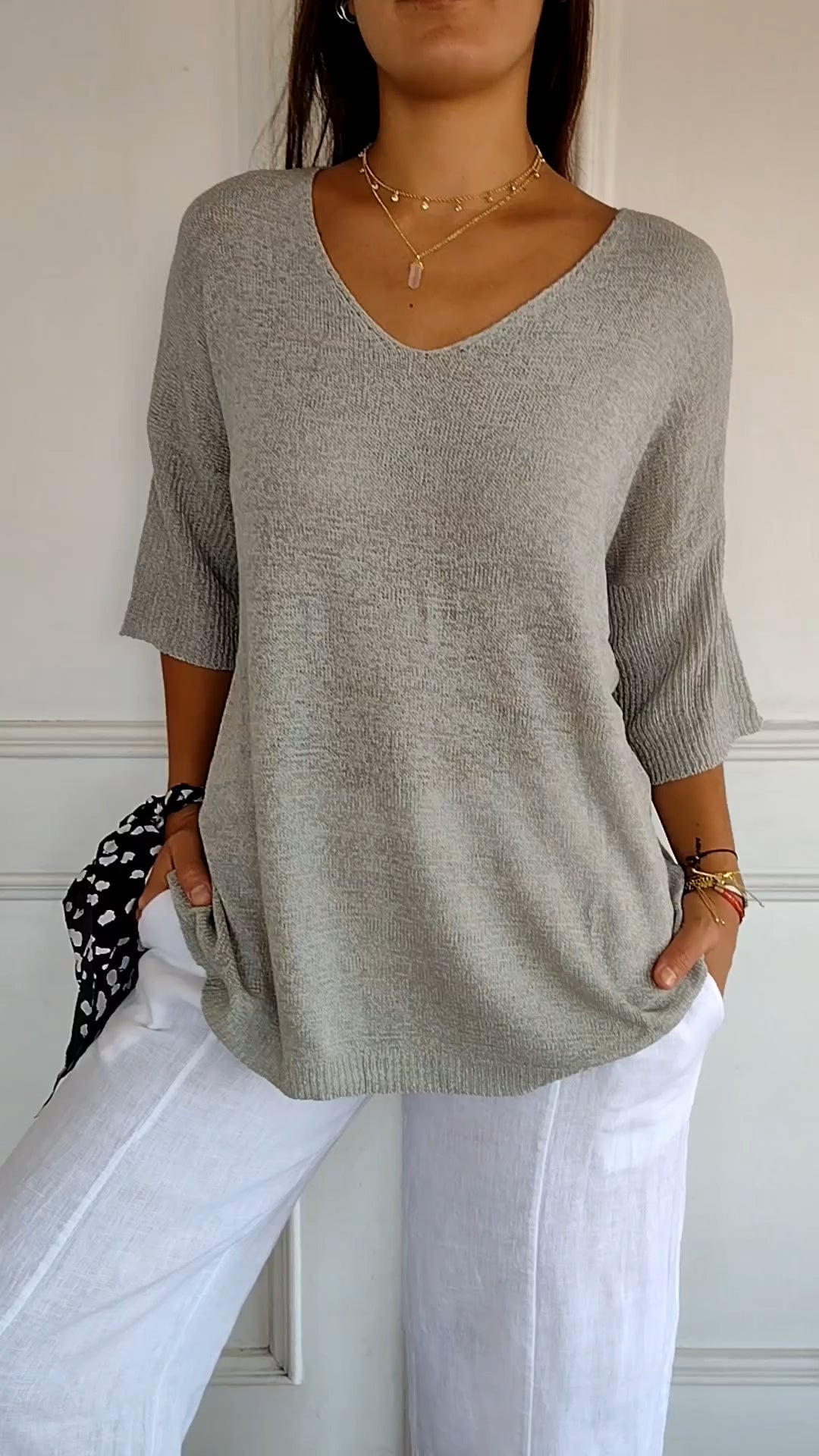 Rosal – Plain Knitted Sweater with V-Neck