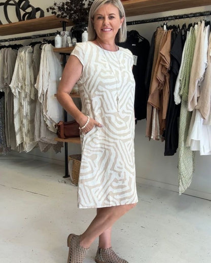 Nelia – Dress with round neck and pattern