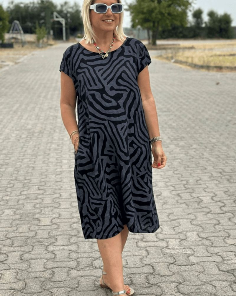 Nelia – Dress with round neck and pattern