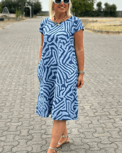 Nelia – Dress with round neck and pattern